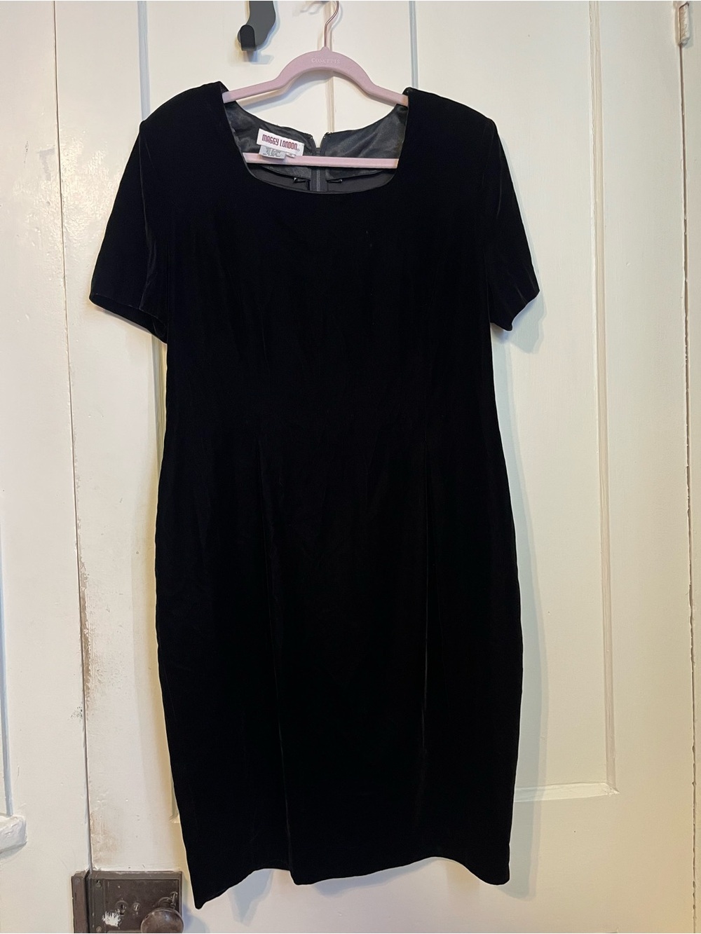 Vintage Black Velvet Short Sleeve Sheath Dress